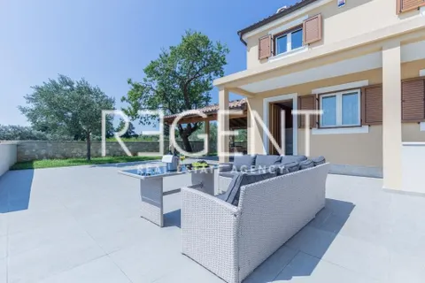 Istra, Fažana- Vila s bazenom 180 m2
